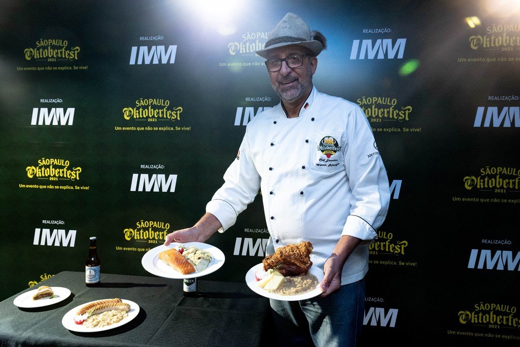 chef Werner Rotzinger apresentando os pratos principais - Jorge Sato
